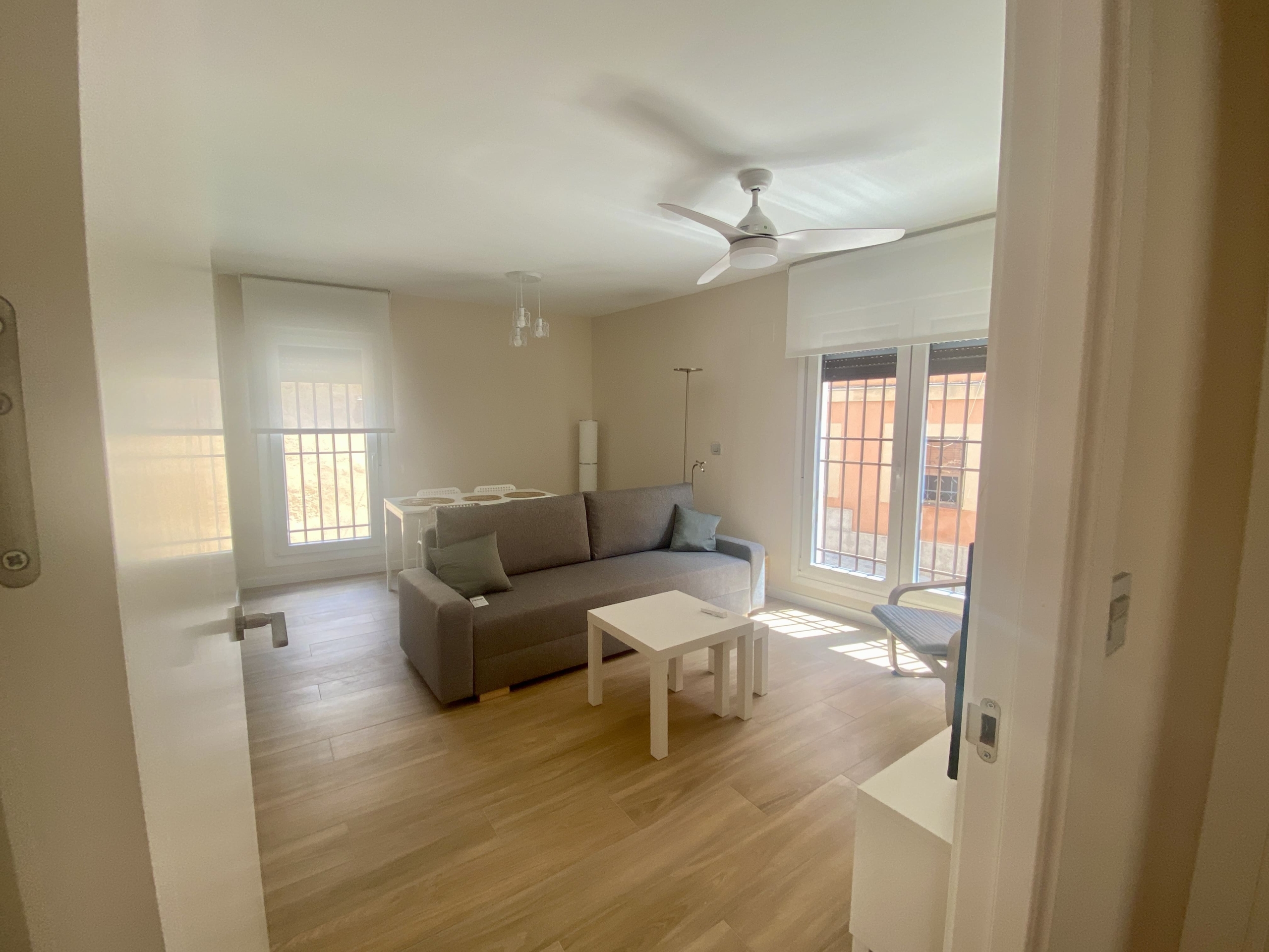 Descalzos 24, Bajo A