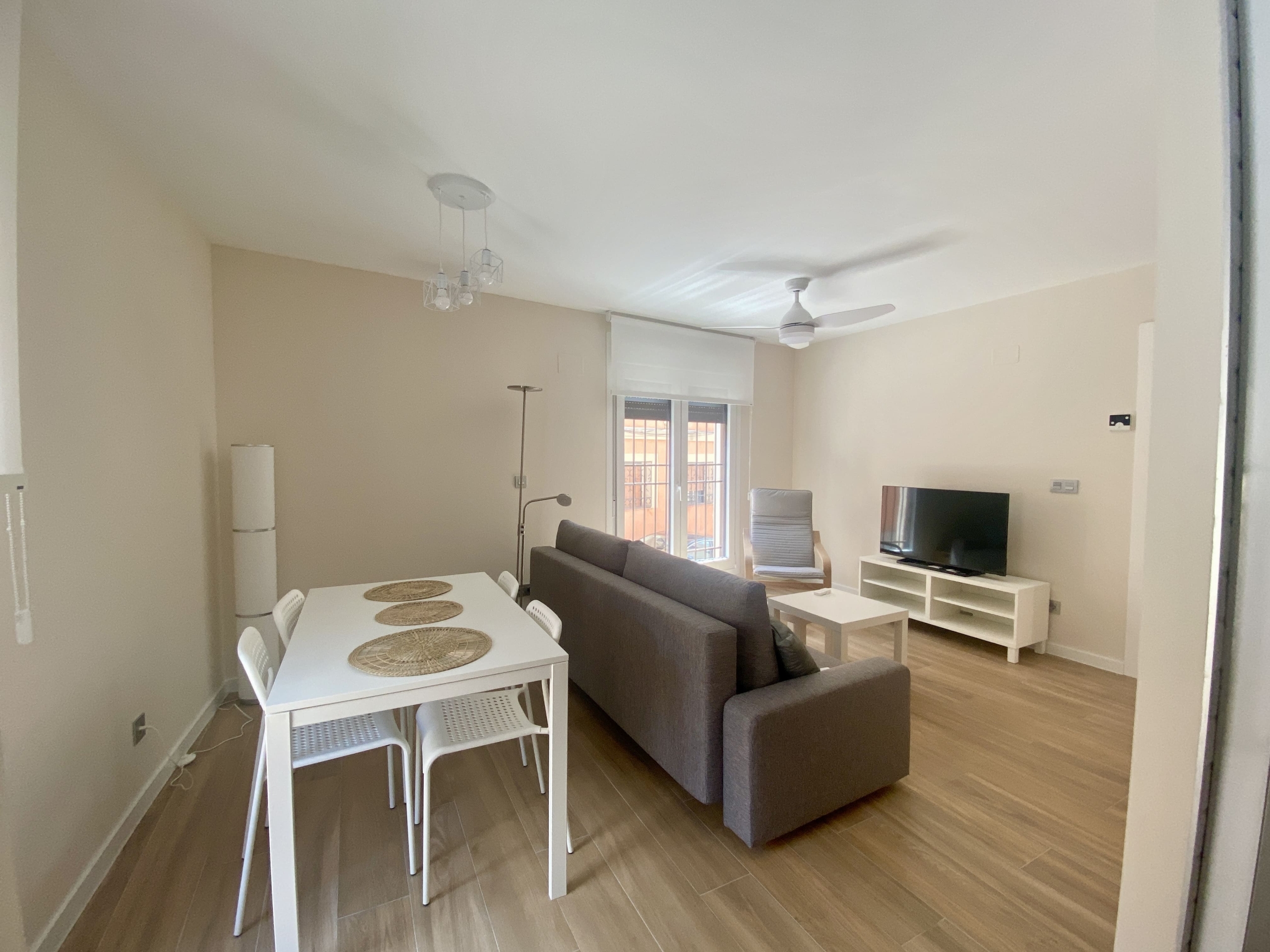 Descalzos 24, Bajo A