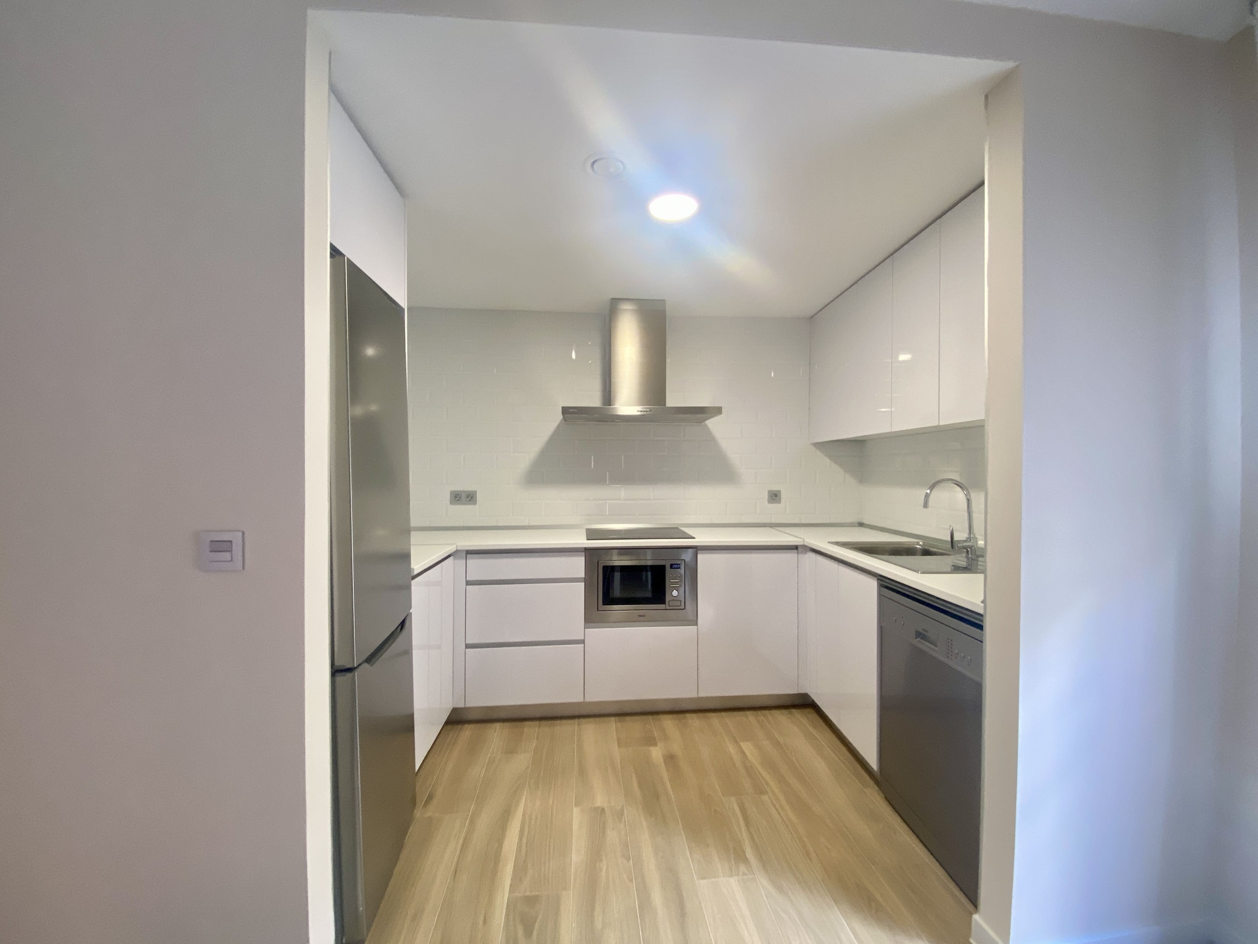 Descalzos 24, Bajo A