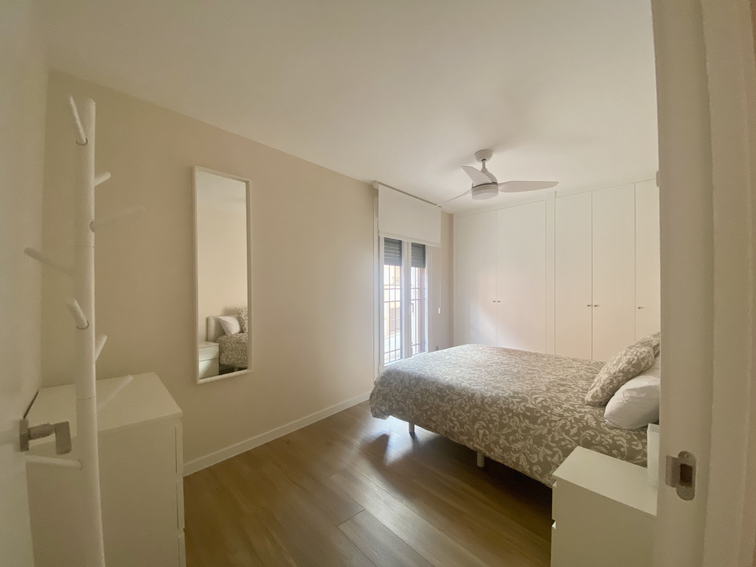 Descalzos 24, Bajo A