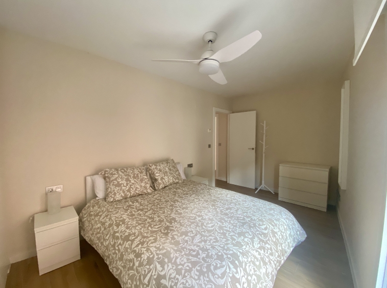 Descalzos 24, Bajo A