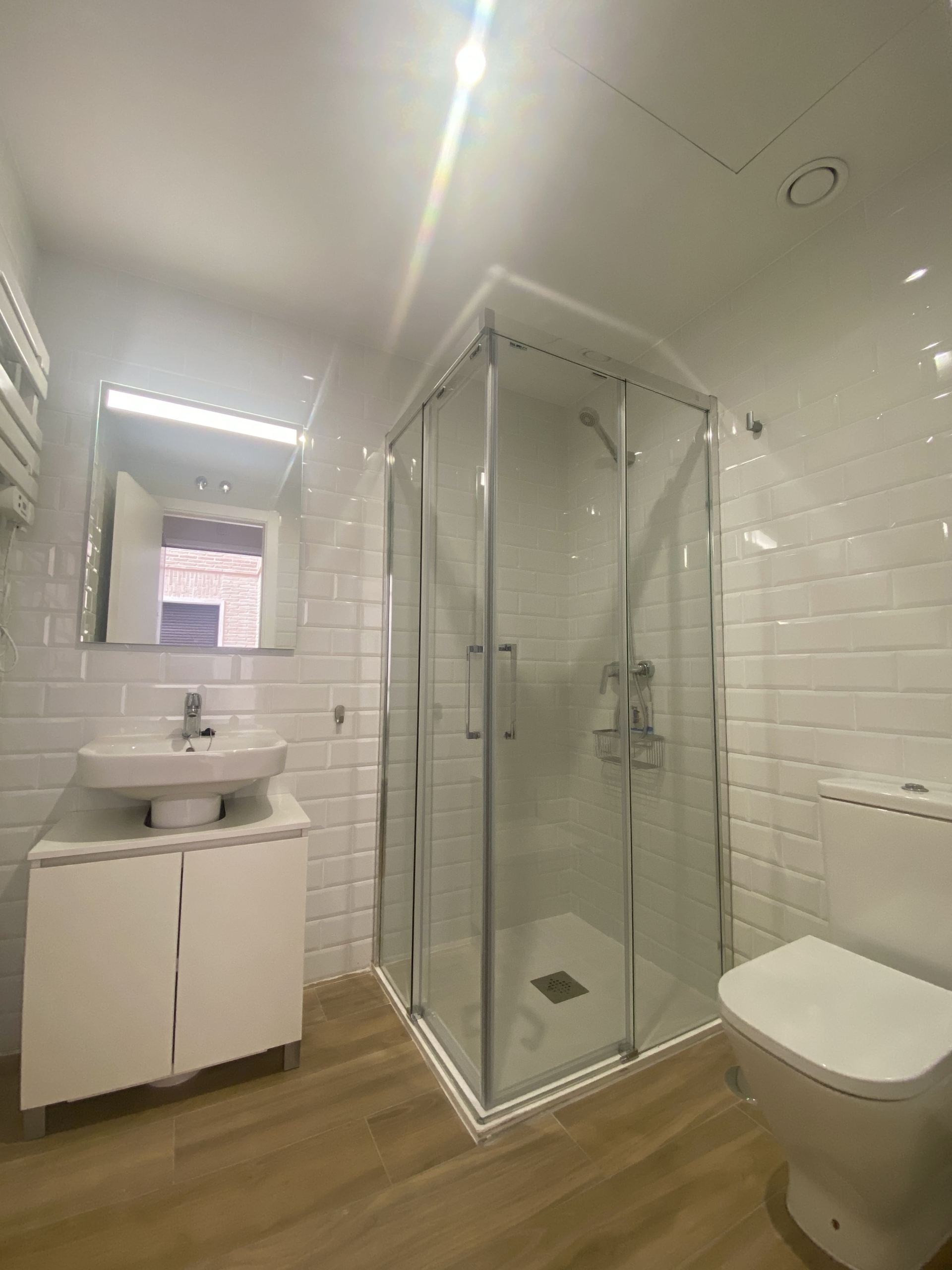 Descalzos 24, Bajo A