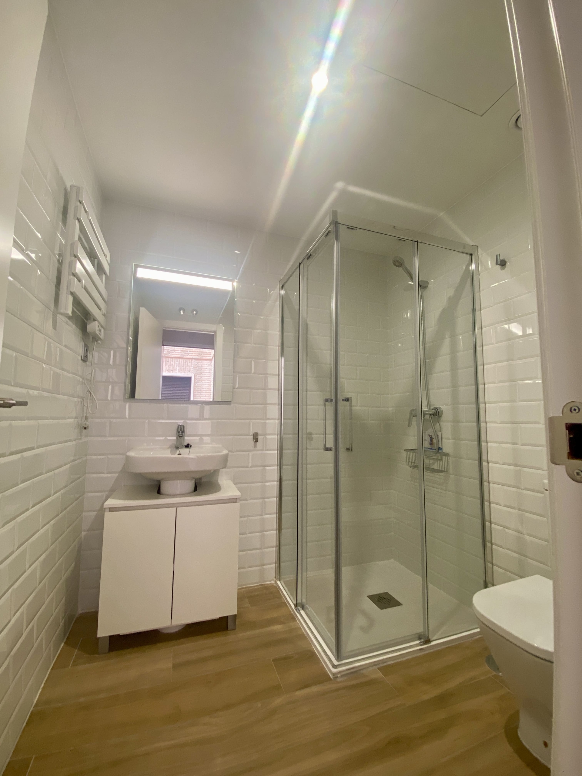 Descalzos 24, Bajo A